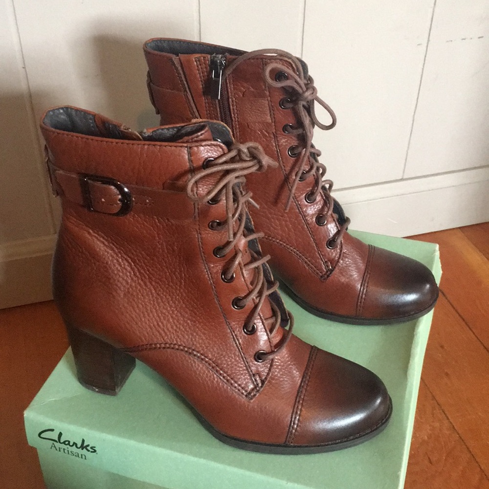NWOT Gorgeous Clarks Lace Up Boots